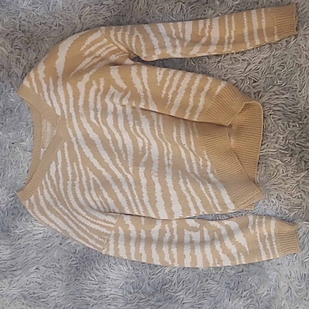 beige and white cardigan size xs